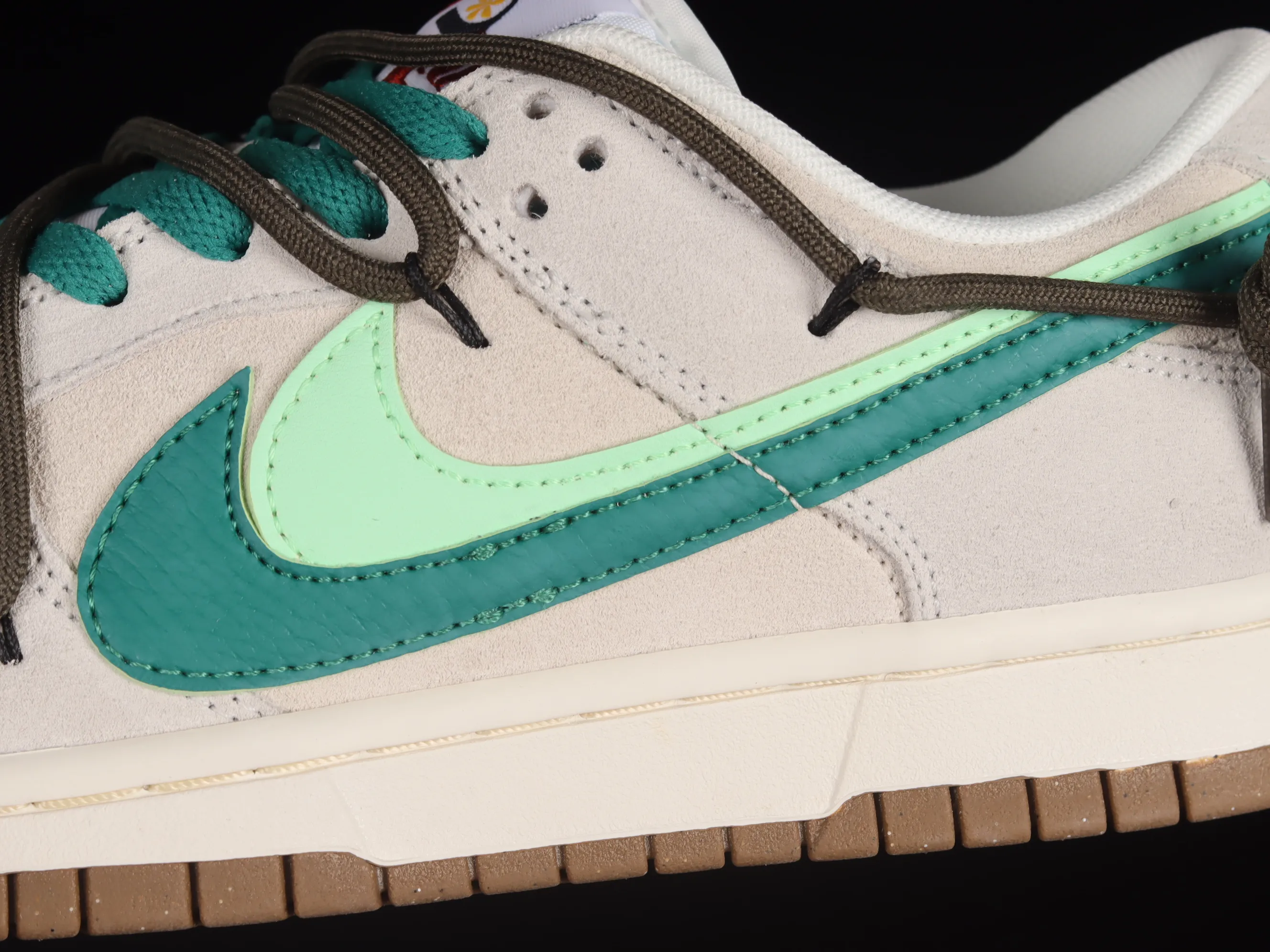 All categories Nk SB Dunk Series Nk SB Dunk Low low-top sneakers Nk SB Dunk Low "85" light green double hook strap deconstruction SB low-top sports and leisure sneakers DO9457-100